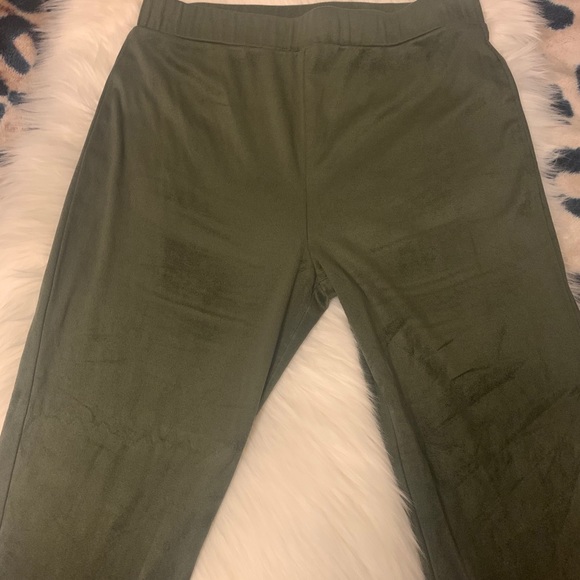FOREVER 21 Army Green Suede Leggings - Picture 2 of 6